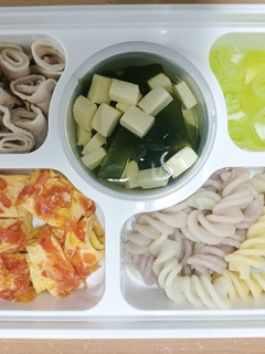 A picture of Baby Bento (Lunchbox for a 2-Year-Old) with Tomato Omelet, Boiled Pork Belly, and Tofu Soup.