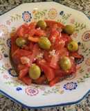 Ensalada de pimientos asados y picadillo de tomate murciano
