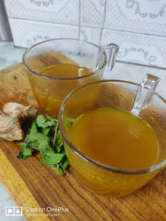 हल्दी जिंजर हर्बल टी (haldi ginger herbal tea recipe in Hindi) रेसिपी मुख्य फोटो