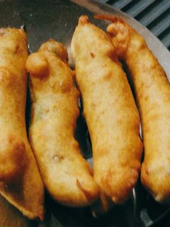 मोटी मिर्च के पकोड़े (Moti mirch ke pakode recipe in hindi) रेसिपी मुख्य फोटो