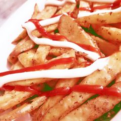 A picture of Crispy potato wedges.