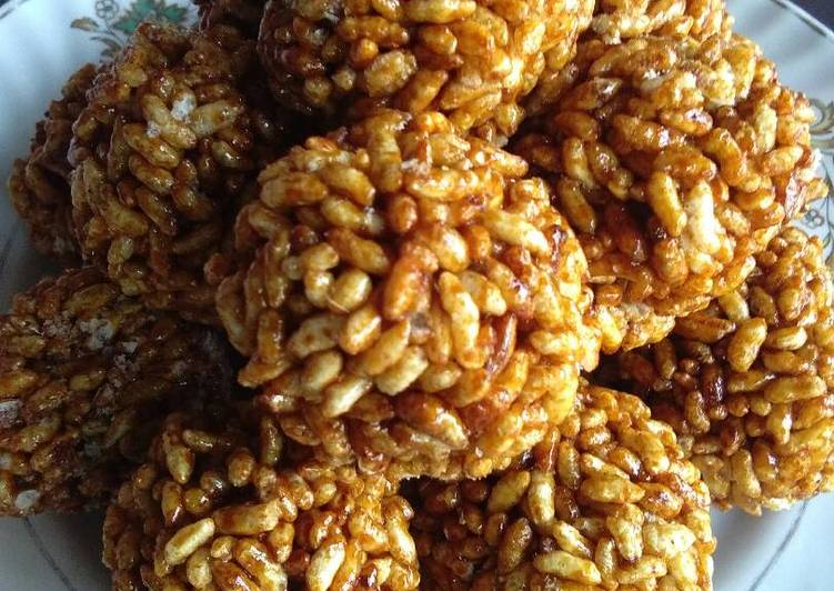 Recipe of Award-winning Mudhi muan (puffed rice ladoos/balls)