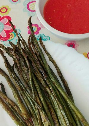 Foto principal de Espárragos trigueros con salsa de infusión