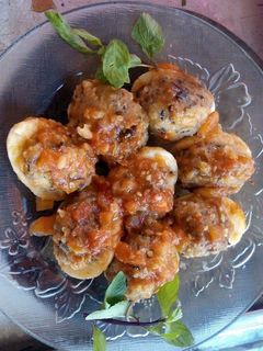 Hình của món Trứng nhồi thịt sốt cà.
