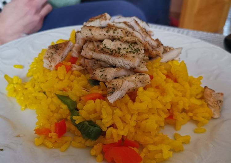 Arroz de paella con pollo y verduras