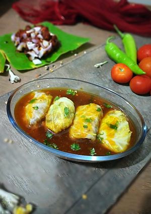 राइस एंड नूडल्स इन कैबेज रोल्स रेसिपी मुख्य फोटो