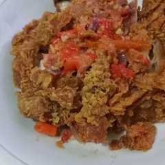 รูปของ Ayam geprek sambel cikur