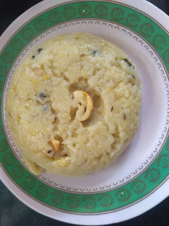 வெண் பொங்கல் (Ven pongal recipe in tamil) செய்முறை முக்கிய புகைப்படம்