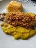 Reineta al crocante de sésamo y salsa al curry