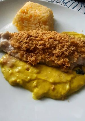 Una foto de Reineta al crocante de sésamo y salsa al curry