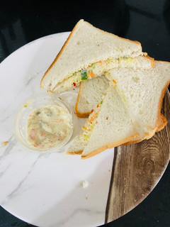 वेज मेयोनेज़ कोल्ड सैंडविच (veg mayonnaise cold sandwich recipe in Hindi) रेसिपी मुख्य फोटो