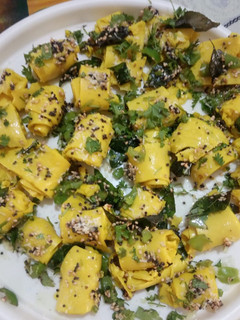 ખાંડવી (khandvi recipe in Gujarati) રેસીપી મુખ્ય ફોટો