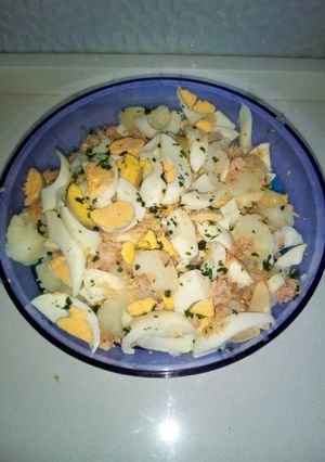 A picture of Potato, Tuna, Mozzarella, and Egg Salad.