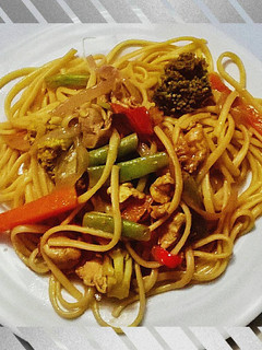 Una foto de "spaghetti jardinera al pollo"
