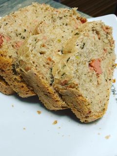 รูปของ Sausage parpica&coriander Whole-wheats bread 🍞(ขนมปังโฮลวีตไส้กรอกพริกปาปริก้าและผักชี)
