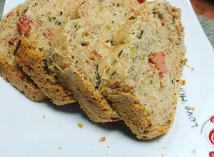 รูปของ Sausage parpica&coriander Whole-wheats bread 🍞(ขนมปังโฮลวีตไส้กรอกพริกปาปริก้าและผักชี)