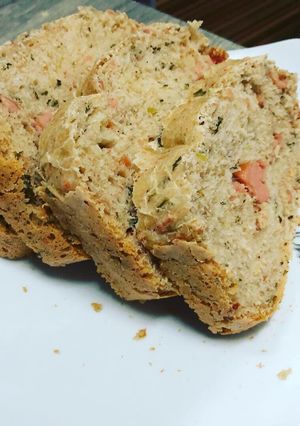 รูปของ Sausage parpica&coriander Whole-wheats bread 🍞(ขนมปังโฮลวีตไส้กรอกพริกปาปริก้าและผักชี)