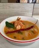 Sopa de camarón con leche de coco