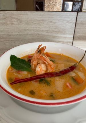 Una foto de Sopa de camarón con leche de coco