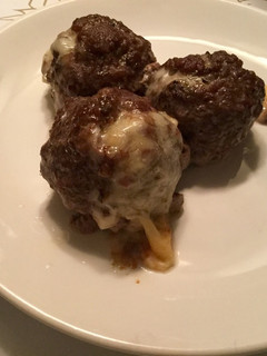 Una foto de Bolas de carne rellenas de queso al horno