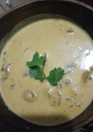 A picture of Mushroom soup.