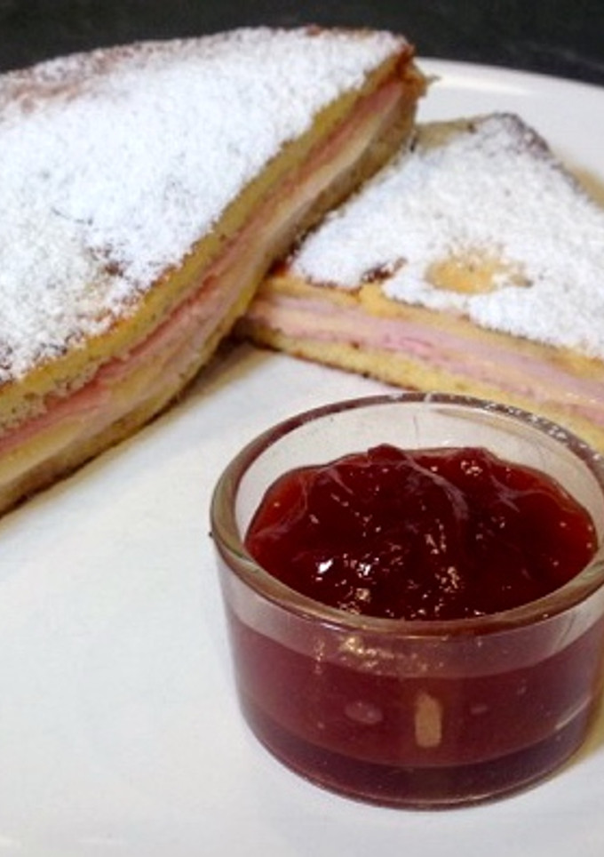Una foto de Sándwich Monte Cristo dulce