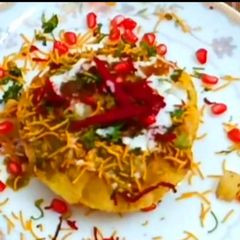A picture of Raj kachori.