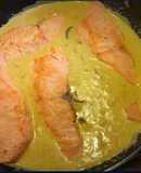 Salmón al curry rojo