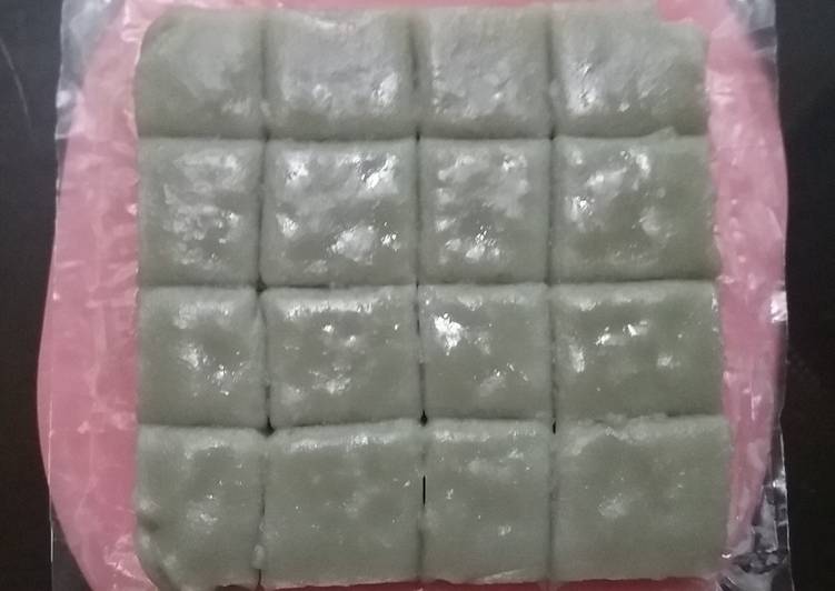 179. Mochi bunga telang