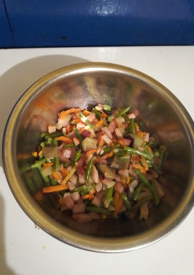 Una foto de Ensalada de verduras con bacon y champiñones 👩‍🍳🍴