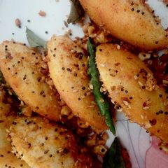 A picture of Masala idli.