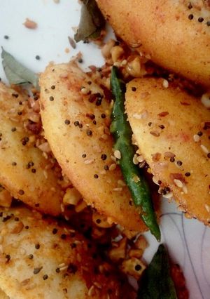 A picture of Masala idli.
