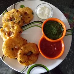 A picture of Instant Suji vada/ Rava vada.
