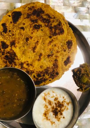 A picture of Dal Paratha.