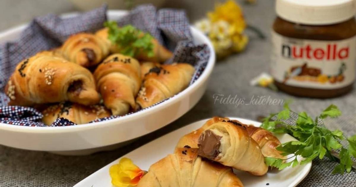 Nutella stuffed croissants Recipe by Firdausy Salees - Cookpad