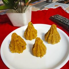 A picture of Besan modak.