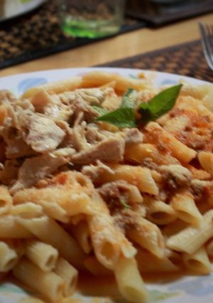 Una foto de Pasta arrabiata con pollo
