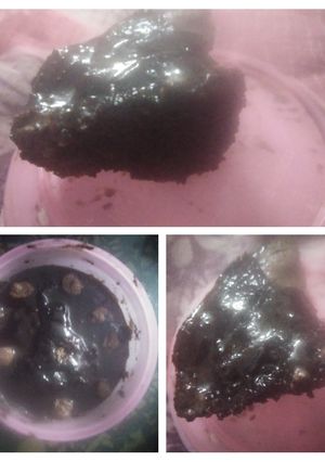 A picture of Microwave Mini-Oreo cake (made with Oreo biscuits).