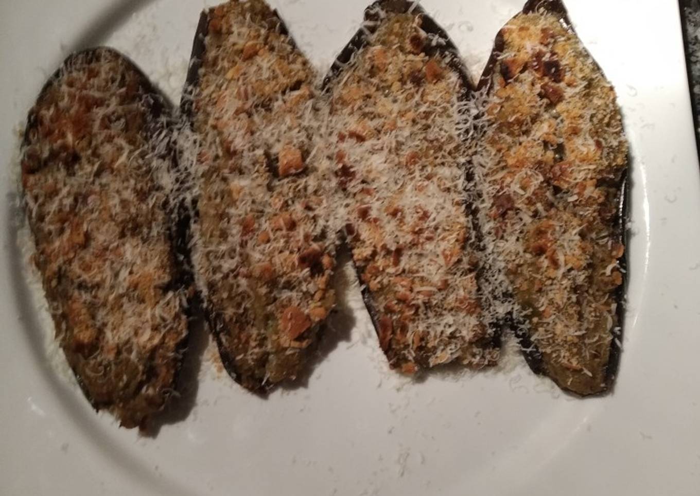 Berenjenas rellenas de carne y champiñones