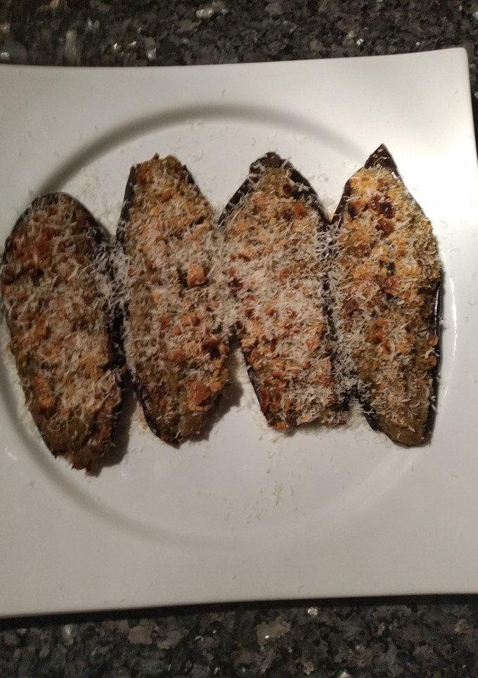 Una foto de Berenjenas rellenas de carne y champiñones