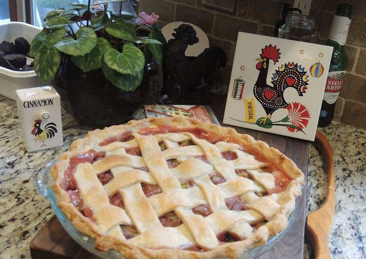 Langkah Mudah untuk memasak Pie Cherry &amp; Rhubarb ala Mertua, Menggugah Selera