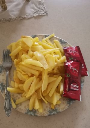 عکسی از دستور سیب زمینی سرخ کرده ترد خوشمزه میان وعده عالی😄(البته برای چاق شدن)