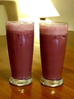 Una foto de Licuado de cerezas y banana 🍒