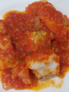 Una foto de Bacalao con tomate