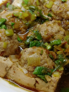 麻辣醬煨豆腐鑲肉 的食譜成品照片