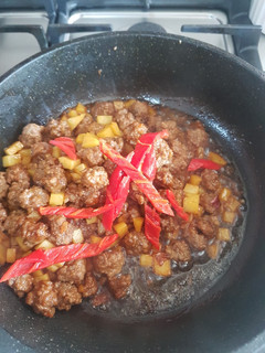 A picture of Sauteé potato and beef.