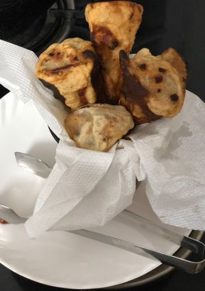 A picture of Pizza cones.