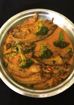 A picture of Mustard and Broccoli Fish Curry.