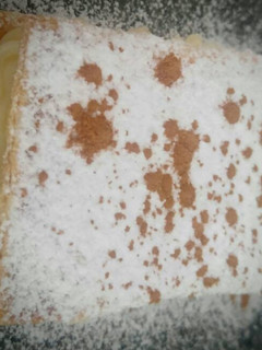 Una foto de Milhojas caramelizadas con crema