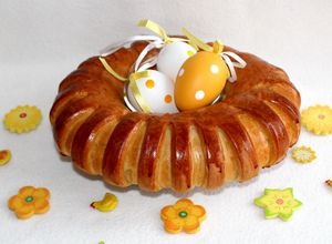 Húsvéti sonkás-tormás koszorú recept fotója